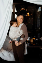 Laden Sie das Bild in den Galerie-Viewer, Little Frog Baby Wrap - Fleeting Nature - 80% kammad bomull, 10% linne, 10% viskos
