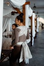 Laden Sie das Bild in den Galerie-Viewer, Little Frog Baby Wrap - Fleeting Nature - 80% kammad bomull, 10% linne, 10% viskos