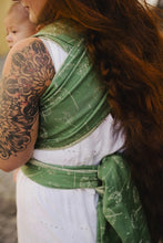 Laden Sie das Bild in den Galerie-Viewer, Little Frog Baby Wrap - Linen Lightness - 75% kammad bomull, 25% linne