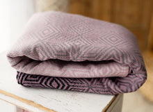 Laden Sie das Bild in den Galerie-Viewer, Little Frog Baby Wrap - Roselily Cube - 100% kammad bomull
