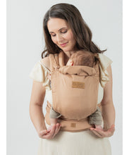 Laden Sie das Bild in den Galerie-Viewer, ISARA Quick Half Buckle Carrier - Macchiato - 100% bomull