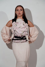 Laden Sie das Bild in den Galerie-Viewer, TaiTai Babytrage - Miracle Bee Maya - 55% Bambusviskose, 45% Bio-Baumwolle