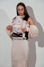 Laden Sie das Bild in den Galerie-Viewer, TaiTai Babytrage - Miracle Bee Maya - 55% Bambusviskose, 45% Bio-Baumwolle