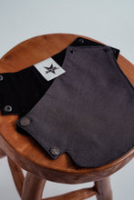 Laden Sie das Bild in den Galerie-Viewer, Drool Pads - Just Mr. Grey