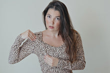 Ladda upp bild till gallerivisning, Lång amningsklänning Graou leopard med öppen rygg