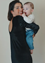 Ladda upp bild till gallerivisning, Lång amningsklänning i sammet med öppen rygg