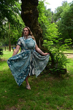 Laden Sie das Bild in den Galerie-Viewer, Yaro ringsjal - Flowersnake Duo Black Blue Wool Ring Sling - 40% bomull, 30% merinoull, 30% Tencel