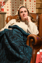 Load image into Gallery viewer, Yaro Blanket - Magnetic Black Petrol Wool - Utförsäljning!