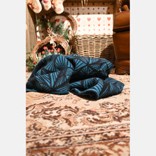 Load image into Gallery viewer, Yaro Blanket - Magnetic Black Petrol Wool - Utförsäljning!