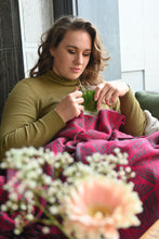 Load image into Gallery viewer, Yaro Blanket - Magnetic Grey Magenta Wool