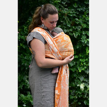 Ladda upp bild till gallerivisning, Yaro ringsjal - Flowersnake Duo Honey Orange Tencel Ring Sling - 70% bomull, 30% tencel