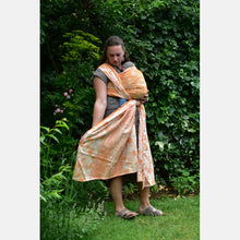 Ladda upp bild till gallerivisning, Yaro ringsjal - Flowersnake Duo Honey Orange Tencel Ring Sling - 70% bomull, 30% tencel