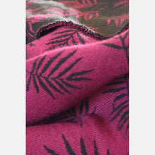 Load image into Gallery viewer, Yaro Blanket - Bahamas Black Magenta Wool - Utförsäljning!