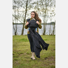 Load image into Gallery viewer, Yaro vävd sjal - Dandy Duo Black Laser Tencel Seacell - 55% bomull, 35% tencel, 10% seacell