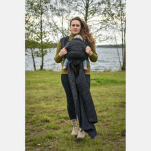 Load image into Gallery viewer, Yaro vävd sjal - Dandy Duo Black Laser Tencel Seacell - 55% bomull, 35% tencel, 10% seacell