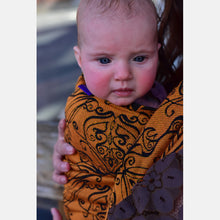 Ladda upp bild till gallerivisning, Yaro vävd sjal - Elvish Duo Black Orange Wool Tencell - 50% bomull, 30% merinoull, 20% tencel