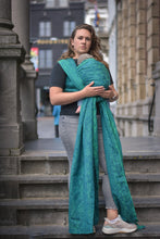 Laden Sie das Bild in den Galerie-Viewer, Yaro vävd sjal - Elvish Duo Green Petrol Tencel Seacell - 65% bomull, 25% tencel, 10% seacell - Utförsäljning!