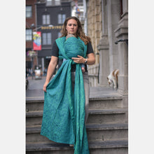 Laden Sie das Bild in den Galerie-Viewer, Yaro vävd sjal - Elvish Duo Green Petrol Tencel Seacell - 65% bomull, 25% tencel, 10% seacell - Utförsäljning!