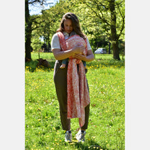 Laden Sie das Bild in den Galerie-Viewer, Yaro vävd sjal - Elvish Duo Honey Orange Wool Blend - 60% bomull, 30% merinoull, 5% kashmir, 5% silke