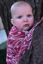 Laden Sie das Bild in den Galerie-Viewer, Yaro vävd sjal - Elvish Duo Red Wool Blend - 60% bomull, 30% merinoull, 5% kashmir, 5% silke