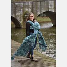 Laden Sie das Bild in den Galerie-Viewer, Yaro vävd sjal - La Vita Duo Black Petrol Natural Alpaca Wool - 50% bomull, 30% baby alpacka, 20% merinoull - Utförsäljning!