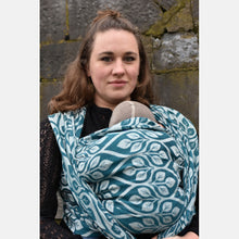 Laden Sie das Bild in den Galerie-Viewer, Yaro vävd sjal - La Vita Duo Black Petrol Natural Alpaca Wool - 50% bomull, 30% baby alpacka, 20% merinoull - Utförsäljning!