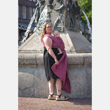 Laden Sie das Bild in den Galerie-Viewer, Yaro vävd sjal - La Vita Duo Wildebeast Fuchsia Black Cashmere Wool - 40% bomull, 40% kashmir, 20% merinoull - Utförsäljning!