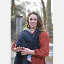 Laden Sie das Bild in den Galerie-Viewer, Yaro vävd sjal - La Vita Puffy Black Navy Alpaca Wool - 40% bomull, 40% Baby alpacka, 20% merinoull - Utförsäljning!