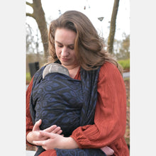 Laden Sie das Bild in den Galerie-Viewer, Yaro vävd sjal - La Vita Puffy Black Navy Alpaca Wool - 40% bomull, 40% Baby alpacka, 20% merinoull - Utförsäljning!