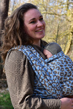 Laden Sie das Bild in den Galerie-Viewer, Yaro vävd sjal - Pussycat Duo Brown Light-Blue Silk - 90% bomull, 10% silke