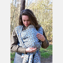 Laden Sie das Bild in den Galerie-Viewer, Yaro vävd sjal - Pussycat Duo Brown Light-Blue Silk - 90% bomull, 10% silke