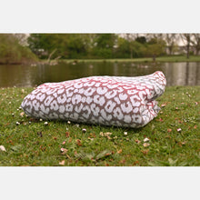 Laden Sie das Bild in den Galerie-Viewer, Yaro ringsjal - Pussycat Ultra Carnelian Rainbow Tencel Linen ring sling - 40% bomull, 30% linne, 30% tencel - Utförsäljning!