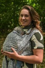 Laden Sie das Bild in den Galerie-Viewer, Yaro gewebter Schal – Rococo Navy Confetti – 99 % Baumwolle, 1 % Polyester