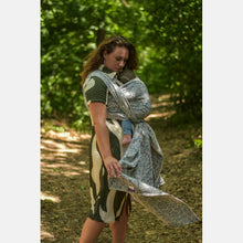 Laden Sie das Bild in den Galerie-Viewer, Yaro gewebter Schal – Rococo Navy Confetti – 99 % Baumwolle, 1 % Polyester