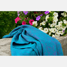 Laden Sie das Bild in den Galerie-Viewer, Yaro vävd sjal - Rococo Petrol Violet Linen - 60% bomull, 40% linne - Utförsäljning!