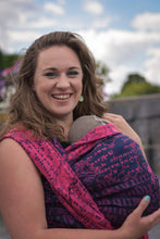 Load image into Gallery viewer, Yaro vävd sjal - Runes Trinity Fuchsia Navy Paper Kapok - 60% bomull, 25% papper, 15% kapok - Utförsäljning!