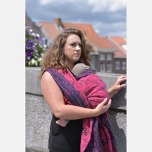 Load image into Gallery viewer, Yaro vävd sjal - Runes Trinity Fuchsia Navy Paper Kapok - 60% bomull, 25% papper, 15% kapok - Utförsäljning!