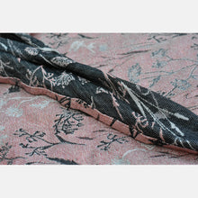 Laden Sie das Bild in den Galerie-Viewer, Yaro vävd sjal - Terra Duo Old Rose Black Silk - 70% bomull, 30% silke