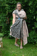 Laden Sie das Bild in den Galerie-Viewer, Yaro vävd sjal - Terra Duo Old Rose Black Silk - 70% bomull, 30% silke