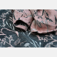 Laden Sie das Bild in den Galerie-Viewer, Yaro vävd sjal - Terra Duo Old Rose Black Silk - 70% bomull, 30% silke