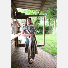 Laden Sie das Bild in den Galerie-Viewer, Yaro vävd sjal - Terra Duo Old Rose Black Silk - 70% bomull, 30% silke