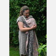 Laden Sie das Bild in den Galerie-Viewer, Yaro vävd sjal - Terra Duo Old Rose Black Silk - 70% bomull, 30% silke
