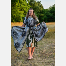 Load image into Gallery viewer, Yaro woven wrap - Wolf Duo Black White Tencel Seacell - 60% cotton, 30% tencel, 10% seacell