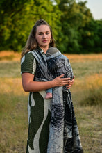 Load image into Gallery viewer, Yaro woven wrap - Wolf Duo Black White Tencel Seacell - 60% cotton, 30% tencel, 10% seacell