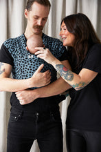 Laden Sie das Bild in den Galerie-Viewer, Coracor Abstract Dot Blue trikåsjal