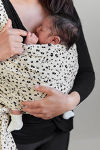 Laden Sie das Bild in den Galerie-Viewer, Coracor Meadow Flower Black trikåsjal