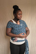 Laden Sie das Bild in den Galerie-Viewer, Coracor Abstract Dot Blue trikåsjal