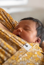 Laden Sie das Bild in den Galerie-Viewer, Coracor Tinyflower Honey trikåsjal