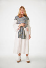 Laden Sie das Bild in den Galerie-Viewer, Coracor Tinyflower Blue trikåsjal