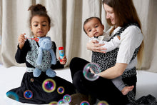 Ladda upp bild till gallerivisning, Coracor Black Sprinkles trikåsjal